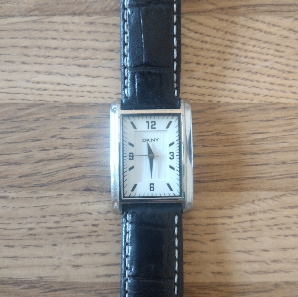 DKNY 32x22 MM Model NY-3487 Ladies Quartz Watch